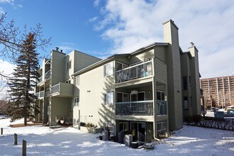 60-90 Glamis Dr SW in Calgary, AB - Building Photo - Building Photo