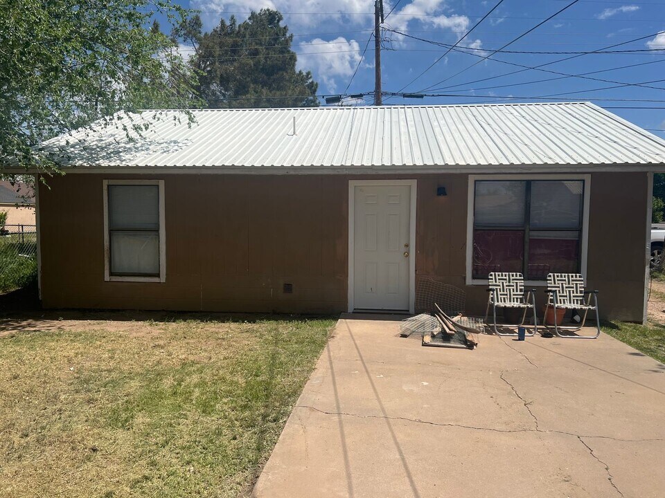 417 1/2 S Avenue A in Portales, NM - Building Photo