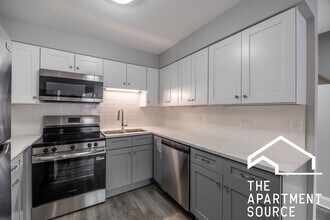 744 W Gordon Ter, Unit 3 in Chicago, IL - Building Photo - Building Photo