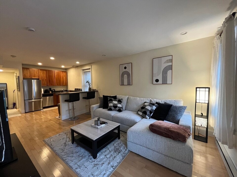 73 Lubec St in Boston, MA - Building Photo