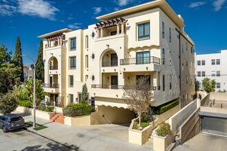 10625 Bloomfield St in Toluca Lake, CA - Building Photo - Building Photo