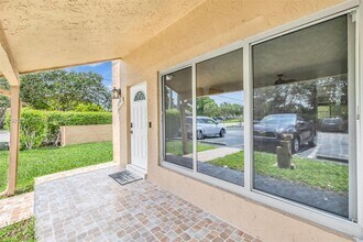 4299 Coral Springs Dr in Coral Springs, FL - Building Photo - Building Photo