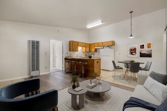 Eastwood Court Apartments in Chico, CA - Building Photo - Interior Photo