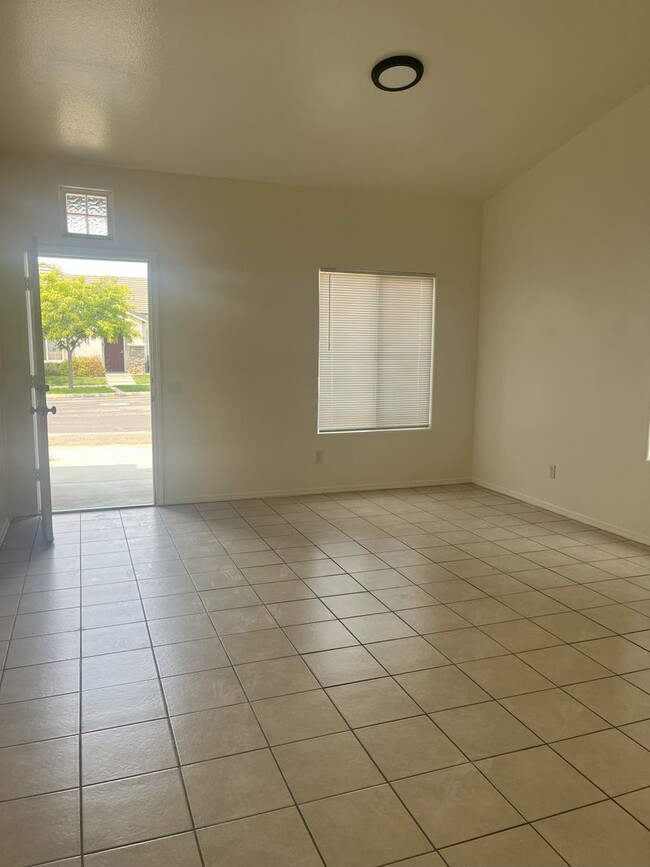 2464 Juleston Dr in Santa Maria, CA - Building Photo - Building Photo