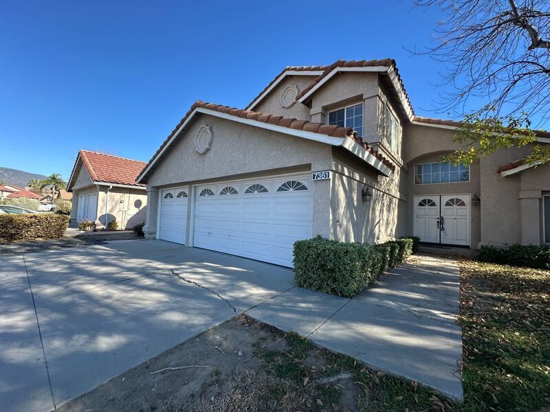 7361 Cornerstone Ln in Fontana, CA - Building Photo