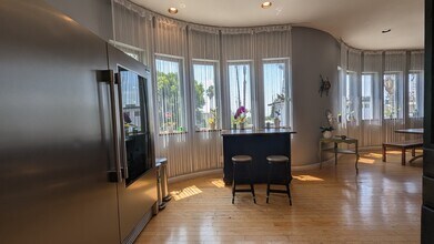 7121 Hillside Ave in Los Angeles, CA - Building Photo - Building Photo