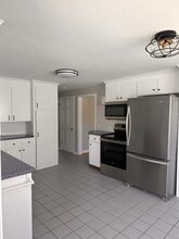 129 Charlotte Ave, Unit Front Unit A in Hamburg, NY - Foto de edificio - Building Photo