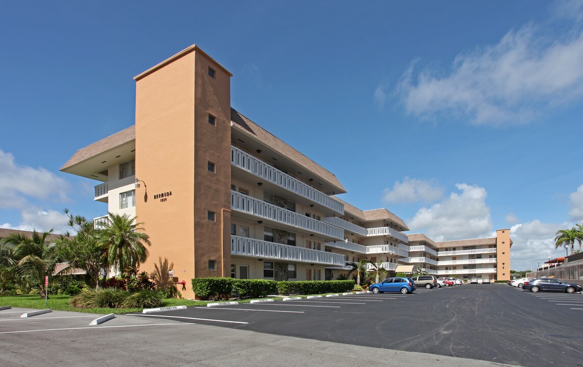 The Islands Bermuda in Hallandale Beach, FL - Building Photo