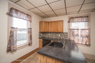 1827-1829 Main St in Blakely, PA - Foto de edificio - Building Photo