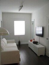 1250 Drexel Ave in Miami Beach, FL - Building Photo - Building Photo