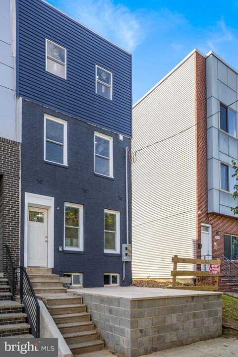 2116 N Franklin St in Philadelphia, PA - Building Photo