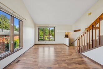 366 Manning Dr in Wood Dale, IL - Foto de edificio - Building Photo