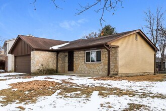 2033 Queensbridge Dr in Columbus, OH - Building Photo - Building Photo