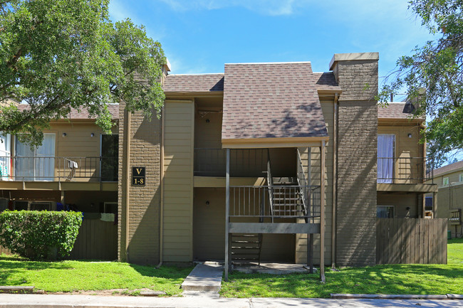 CrestWind Townhomes and Apartments photo'