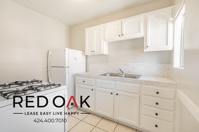 323 Hermosa Ave in Long Beach, CA - Building Photo - Building Photo