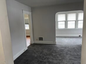 4004 Carter Ave, Unit 3 in Cincinnati, OH - Foto de edificio - Building Photo