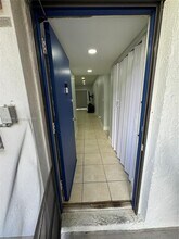 7561 NW 16th St in Plantation, FL - Foto de edificio - Building Photo