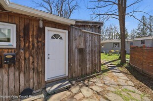 43-47-47 Tinker St in Woodstock, NY - Building Photo