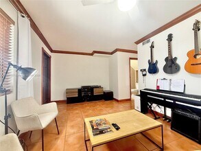 5555 Ludlam Rd in Miami, FL - Building Photo - Building Photo