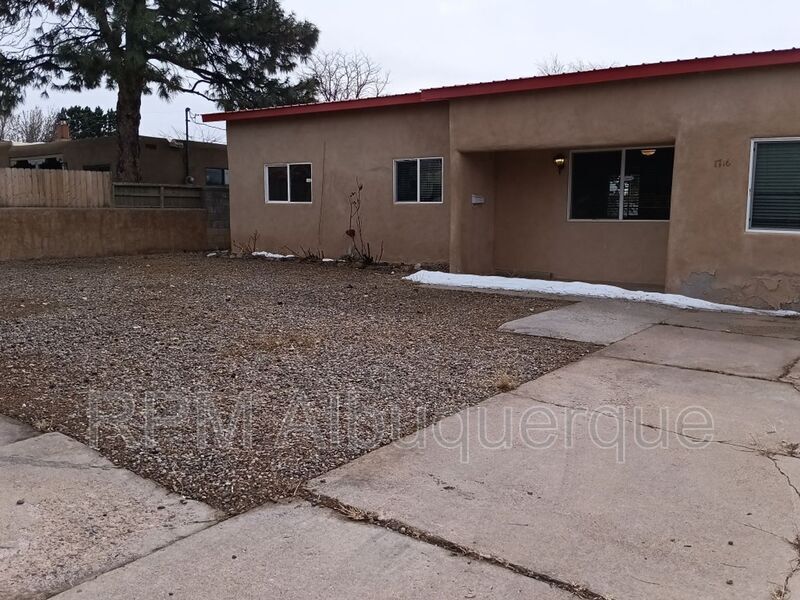 1716 Callejón Emilia in Santa Fe, NM - Building Photo