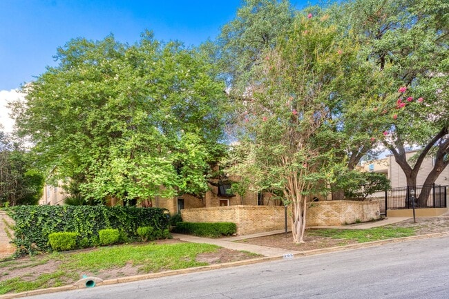 205 Chichester Pl in San Antonio, TX - Building Photo - Building Photo