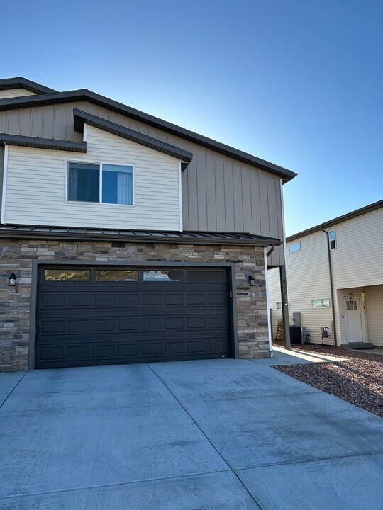 892 S 25 E in Cedar City, UT - Building Photo