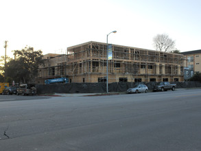 5056 Laurel Canyon Blvd in Valley Village, CA - Building Photo - Building Photo