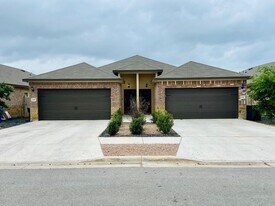 1116 Burek in Seguin, TX - Building Photo
