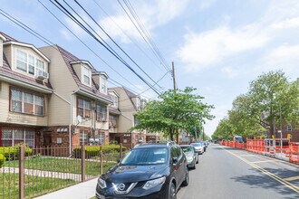 10815 160th St in Jamaica, NY - Foto de edificio - Building Photo