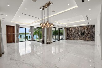 1311 Stillwater Dr in Miami Beach, FL - Foto de edificio - Building Photo