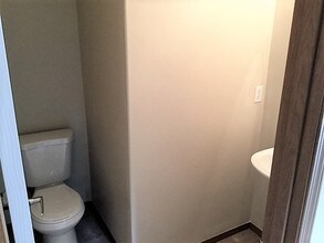 1627 182nd St E in Spanaway, WA - Foto de edificio - Building Photo