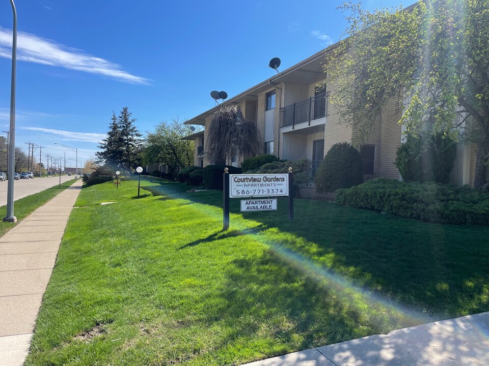 Courtview Garden Apartments in Troy, MI - Building Photo