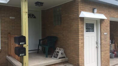 1026 W Lorain St, Unit Lower in Appleton, WI - Foto de edificio - Building Photo