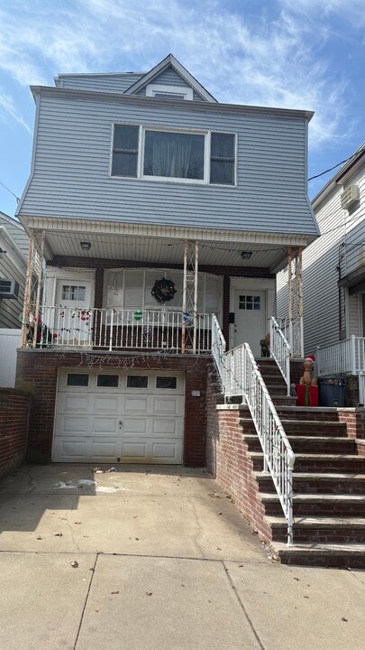 128 W 30th St in Bayonne, NJ - Building Photo