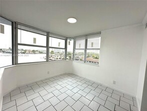 16570 NE 26th Ave in North Miami Beach, FL - Building Photo - Building Photo