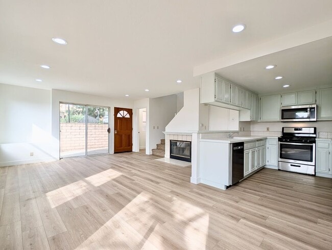 22719 Copper Hill Dr in Santa Clarita, CA - Building Photo - Building Photo
