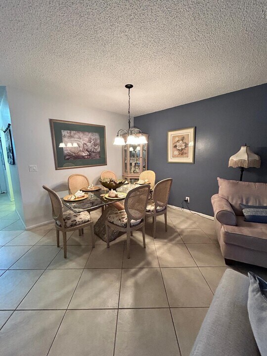 5800 Fernley Dr W in West Palm Beach, FL - Building Photo