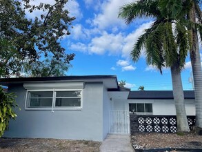 535 S Rainbow Dr in Hollywood, FL - Building Photo - Building Photo