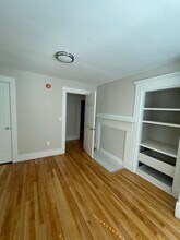 56 Chapel St, Unit 2 in Augusta, ME - Building Photo - Building Photo