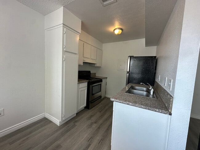 2508 E Mesquite Ave in Las Vegas, NV - Building Photo - Building Photo