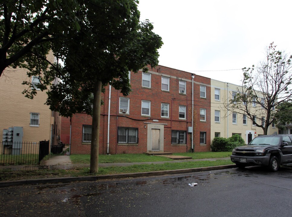 1737 T St SE in Washington, DC - Building Photo