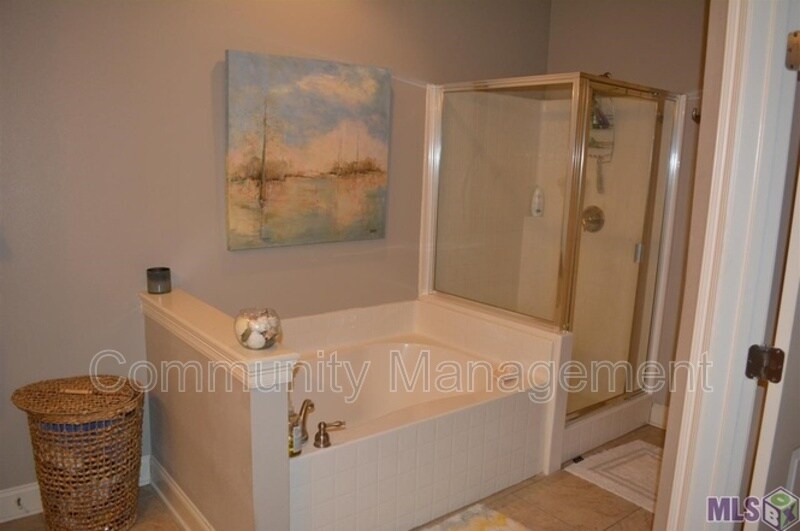 4637 Burbank Dr in Baton Rouge, LA - Building Photo