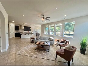 11672 N Via Venitzia Ave in Fresno, CA - Building Photo - Building Photo