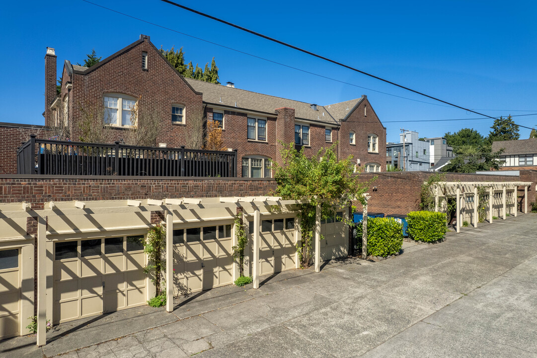 HAWTHORNE SQUARE CONDOMINIUM in Seattle, WA - Building Photo