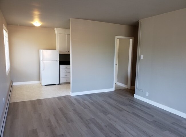 Carlson Apartments in Regina, SK - Building Photo - Interior Photo