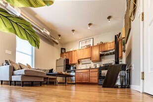 315 E University Ave in Champaign, IL - Building Photo