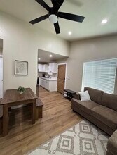 5929 E Dayton Ave in Fresno, CA - Building Photo - Building Photo