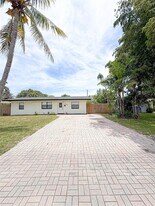 240 NW 36th St in Oakland Park, FL - Building Photo