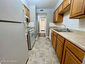 4506 Landside Dr in Louisville, KY - Foto de edificio - Building Photo