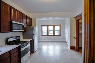 2231 W Walton St, Unit 2 in Chicago, IL - Building Photo - Building Photo